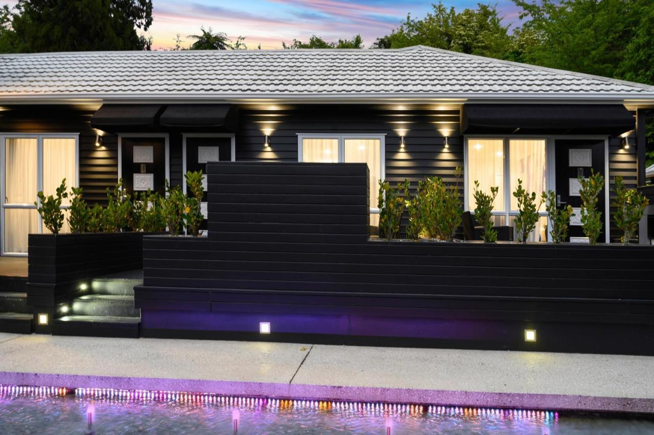Black Swan Lakeside Boutique Hotel Rotorua Exterior photo