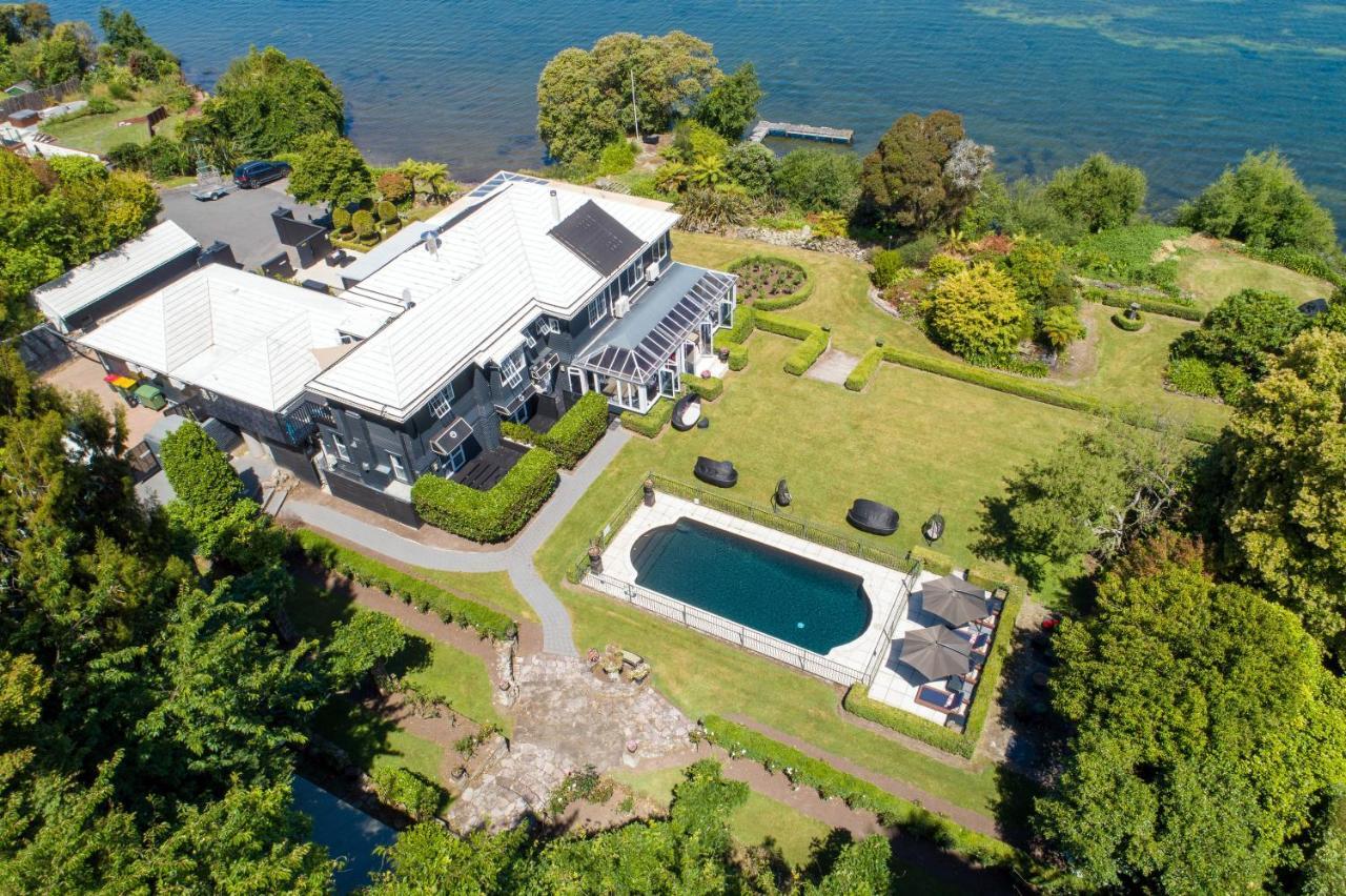 Black Swan Lakeside Boutique Hotel Rotorua Exterior photo