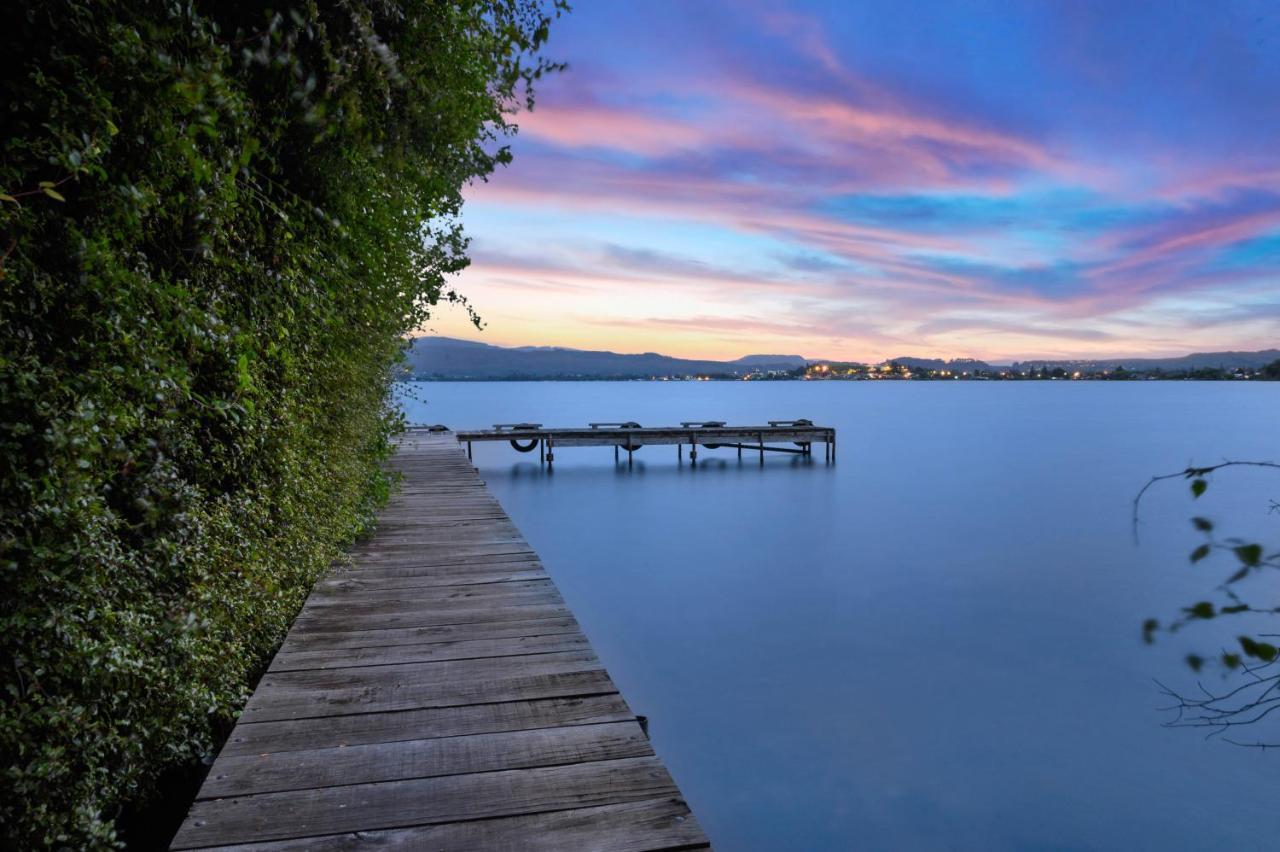 Black Swan Lakeside Boutique Hotel Rotorua Exterior photo