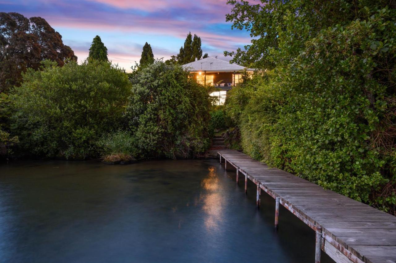 Black Swan Lakeside Boutique Hotel Rotorua Exterior photo