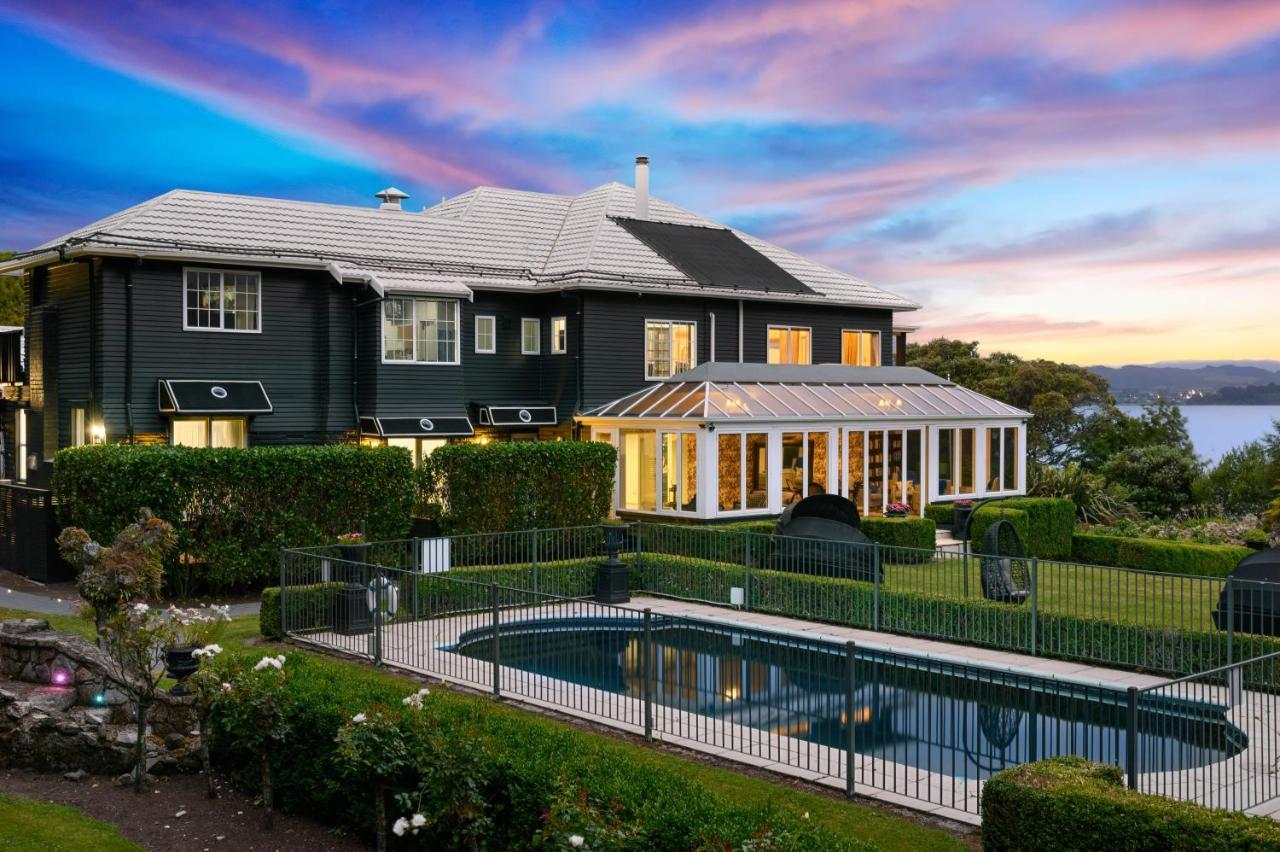 Black Swan Lakeside Boutique Hotel Rotorua Exterior photo