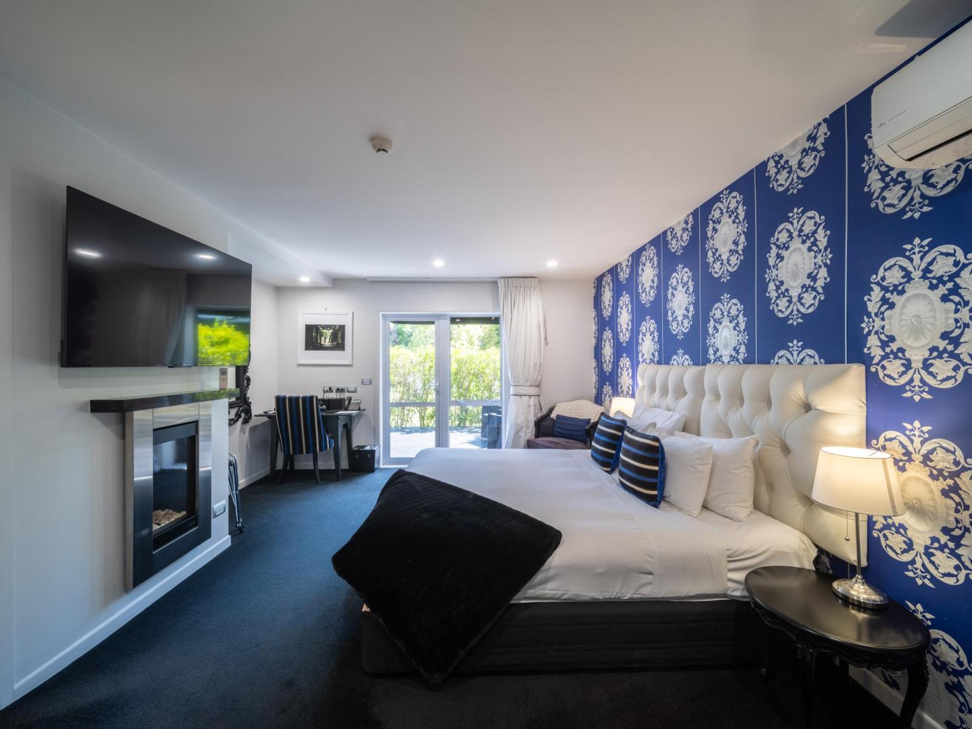 Black Swan Lakeside Boutique Hotel Rotorua Exterior photo