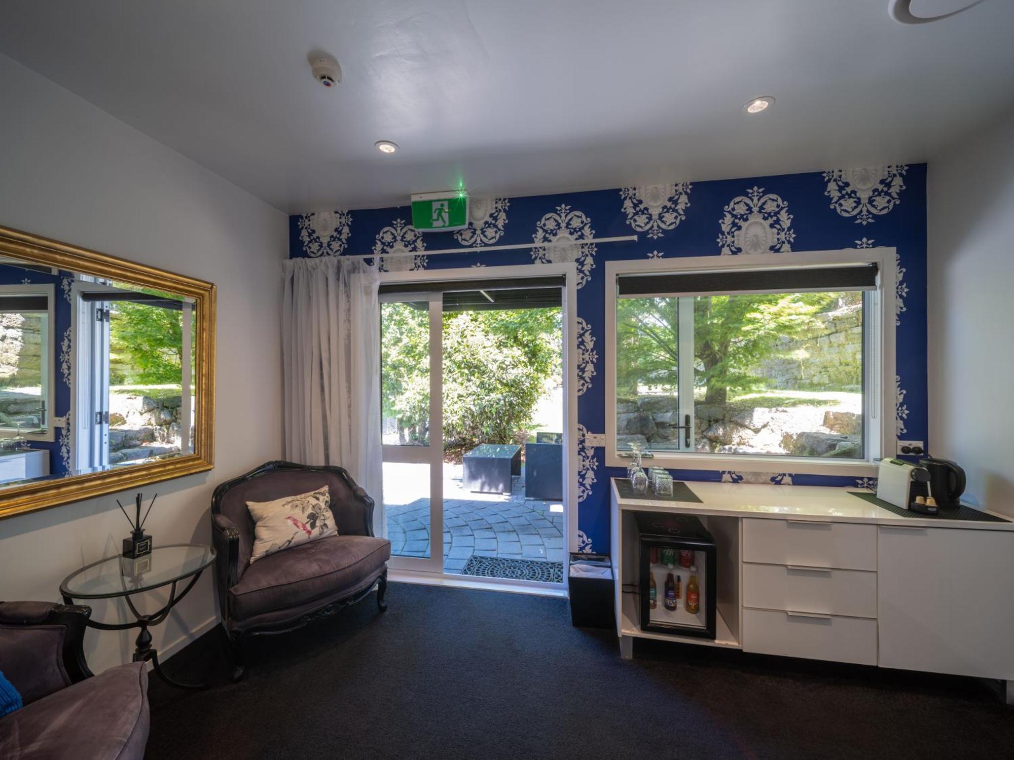 Black Swan Lakeside Boutique Hotel Rotorua Exterior photo