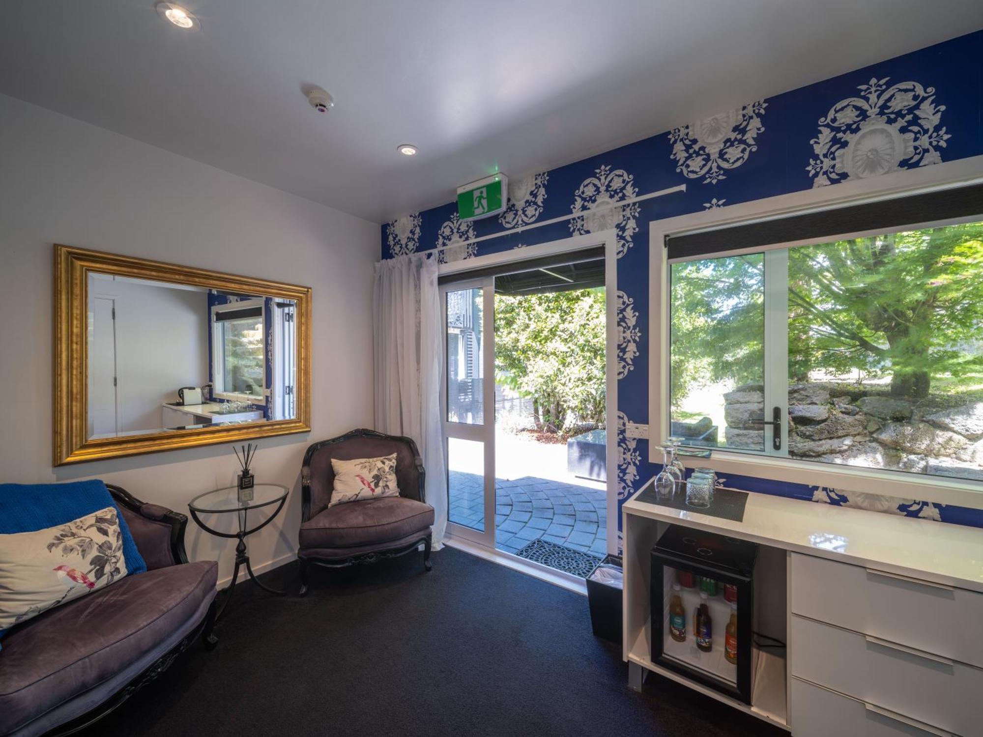 Black Swan Lakeside Boutique Hotel Rotorua Exterior photo
