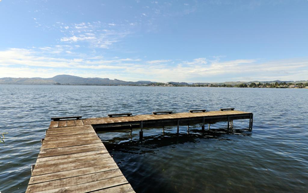 Black Swan Lakeside Boutique Hotel Rotorua Exterior photo