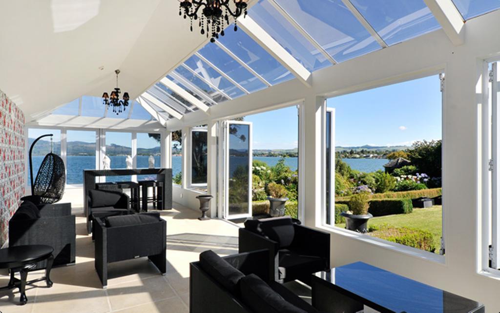 Black Swan Lakeside Boutique Hotel Rotorua Exterior photo