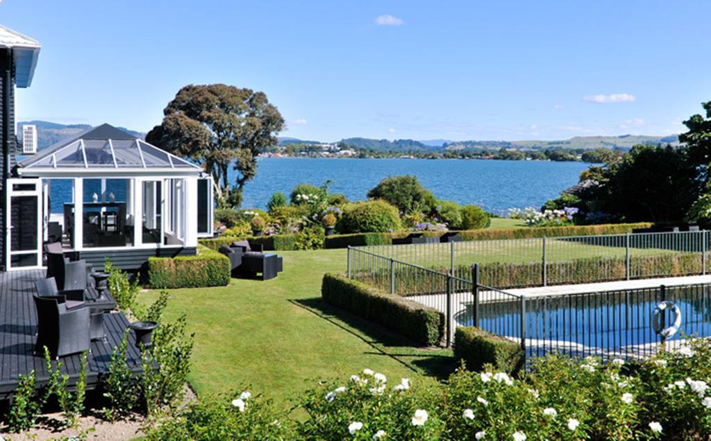 Black Swan Lakeside Boutique Hotel Rotorua Exterior photo
