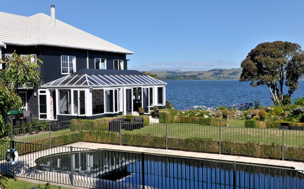 Black Swan Lakeside Boutique Hotel Rotorua Exterior photo