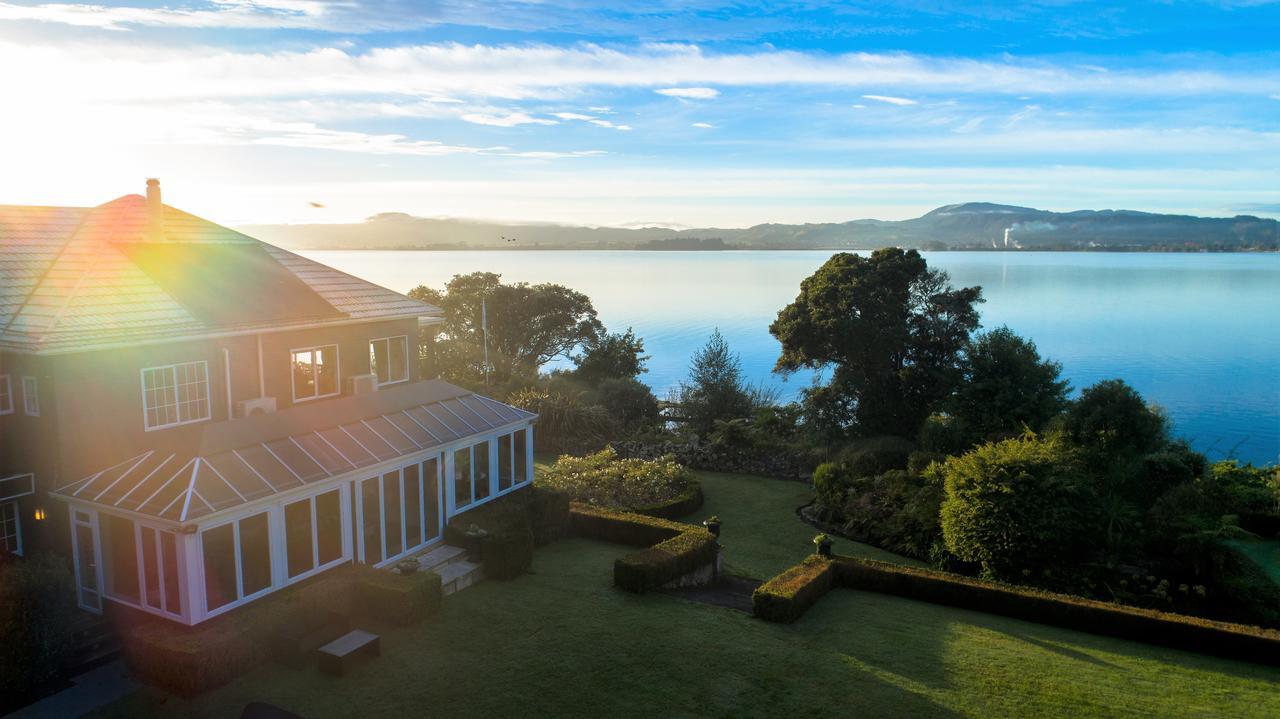 Black Swan Lakeside Boutique Hotel Rotorua Exterior photo